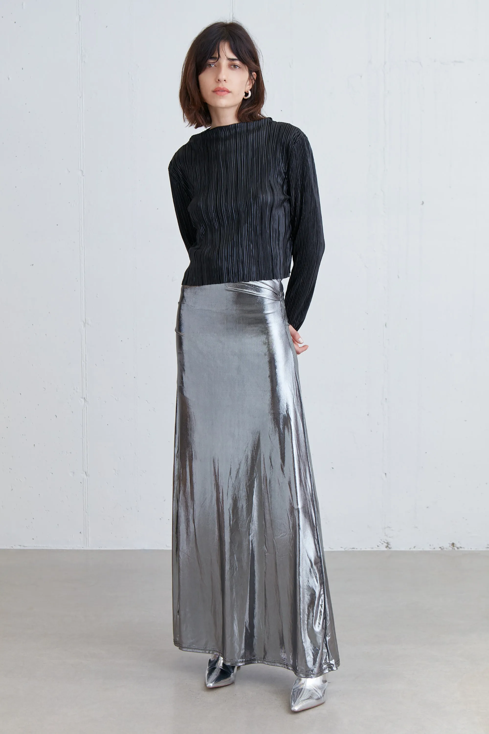 METALLIC PLEATED MOCKNECK TOP