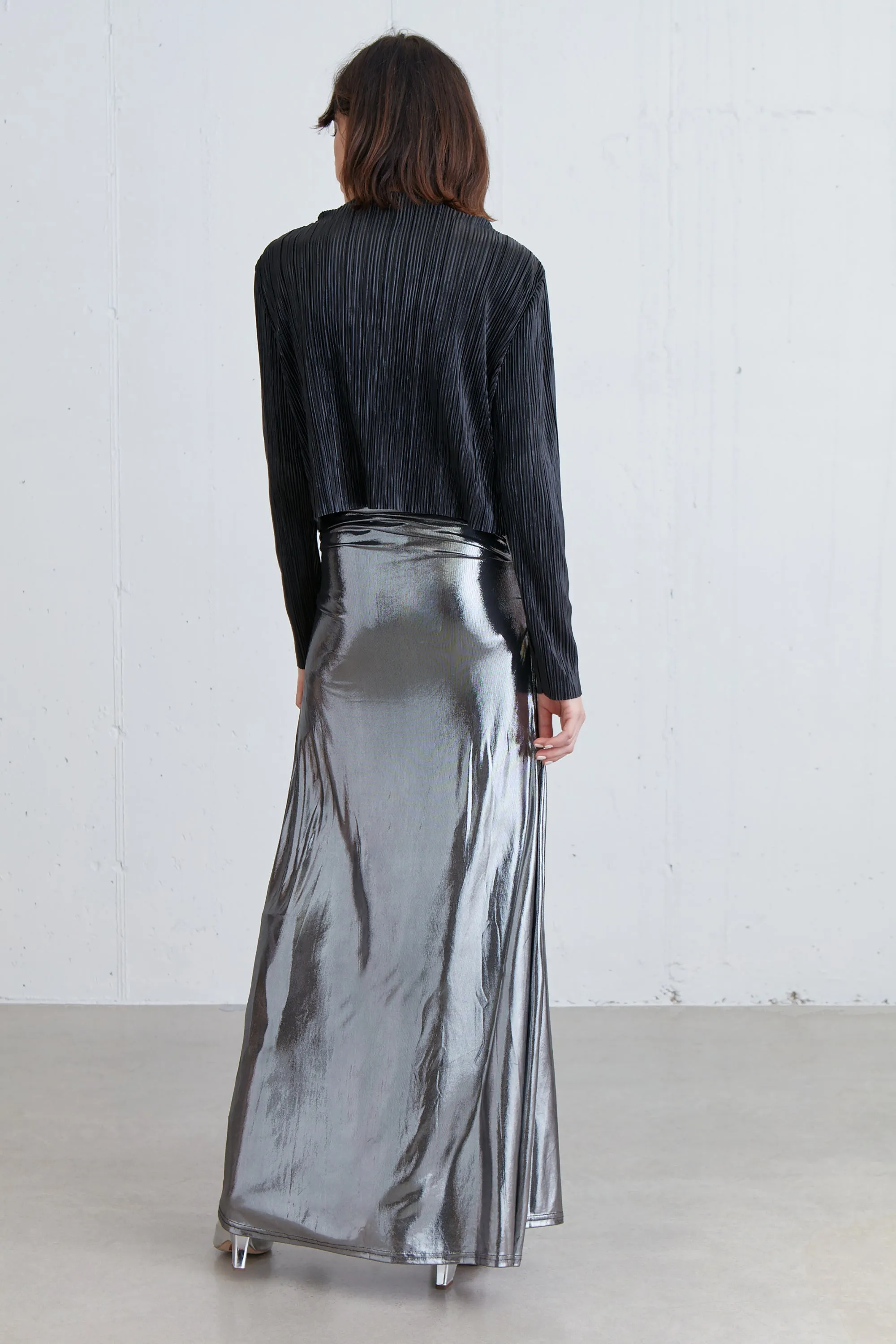 METALLIC PLEATED MOCKNECK TOP