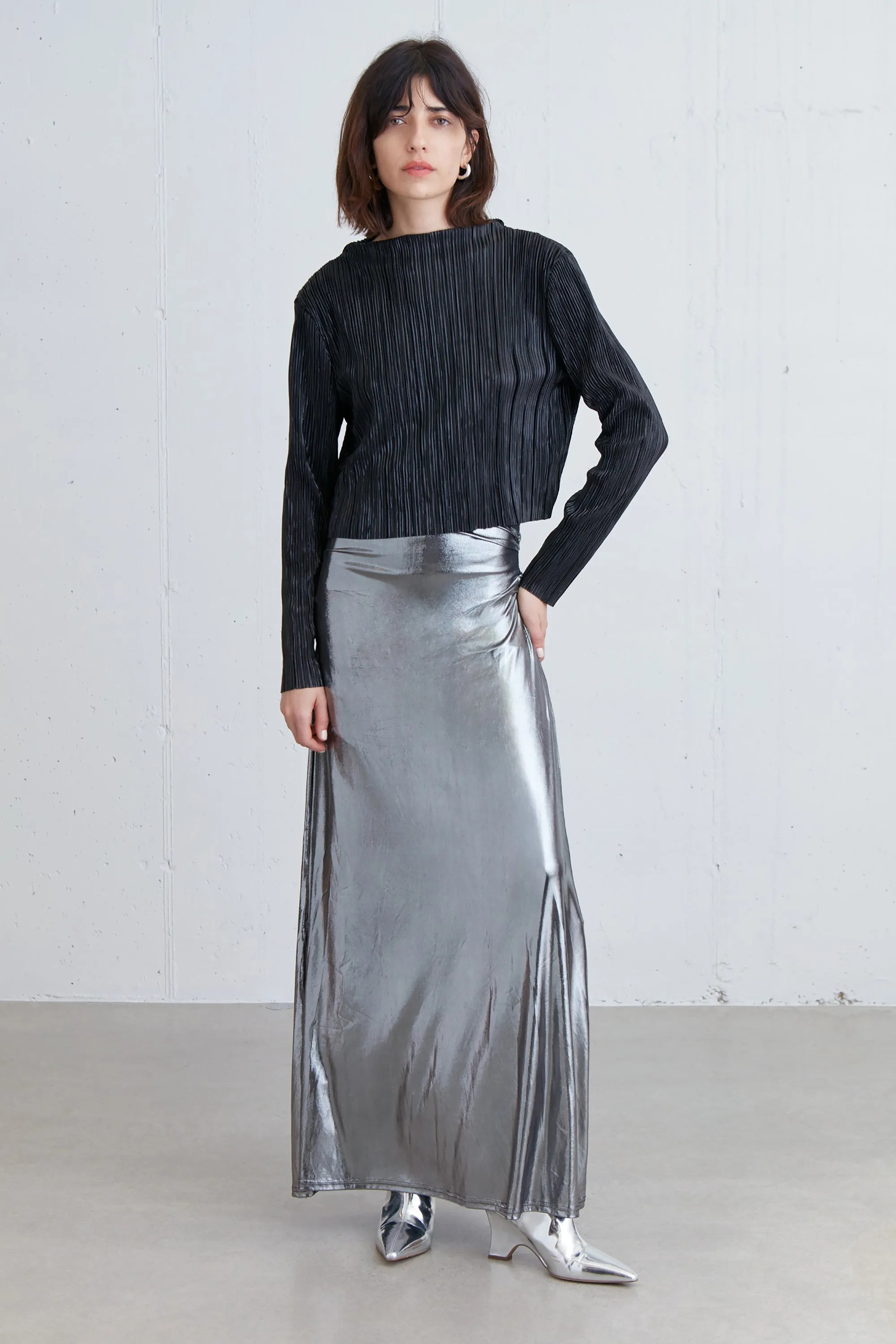 METALLIC PLEATED MOCKNECK TOP